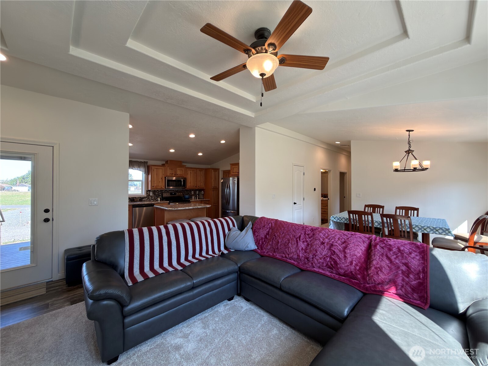 160 Sea Lawn Drive Property Photo 4