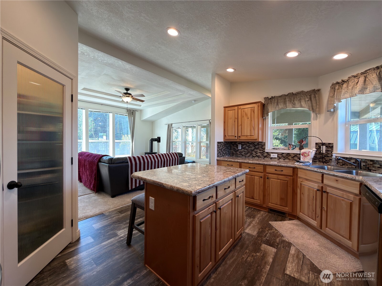 160 Sea Lawn Drive Property Photo 6