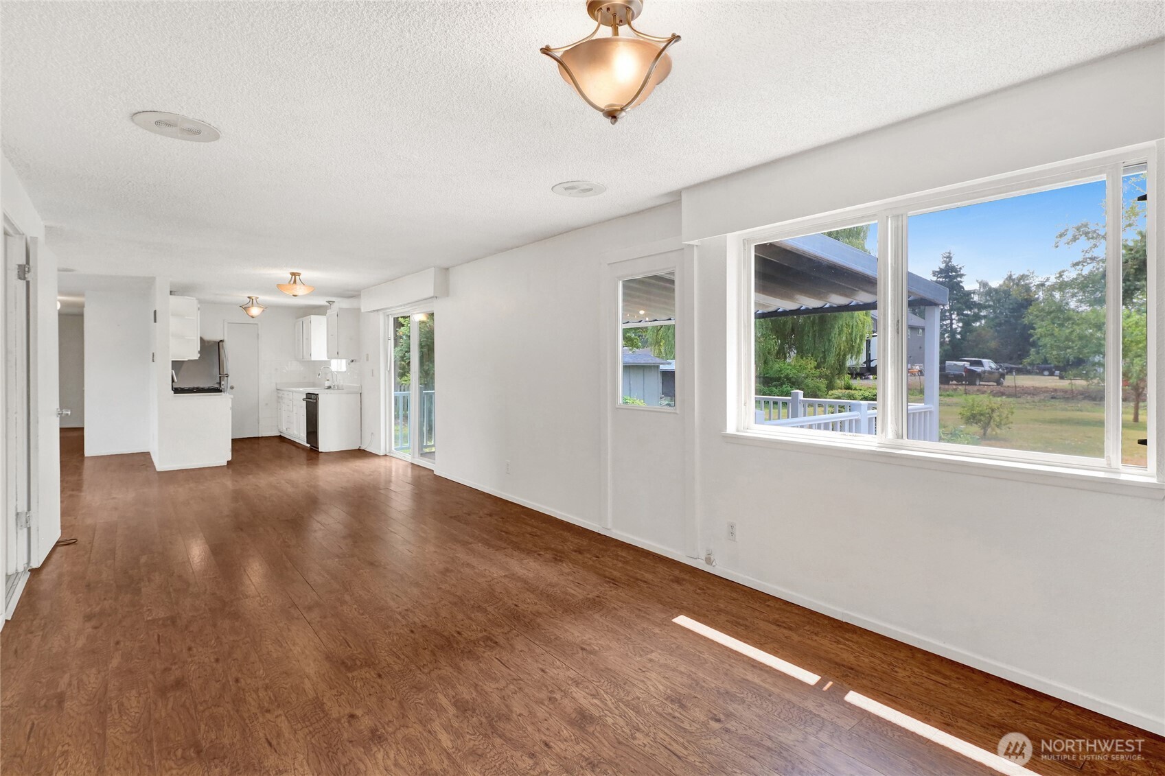 875 Adelia Street Property Photo 8