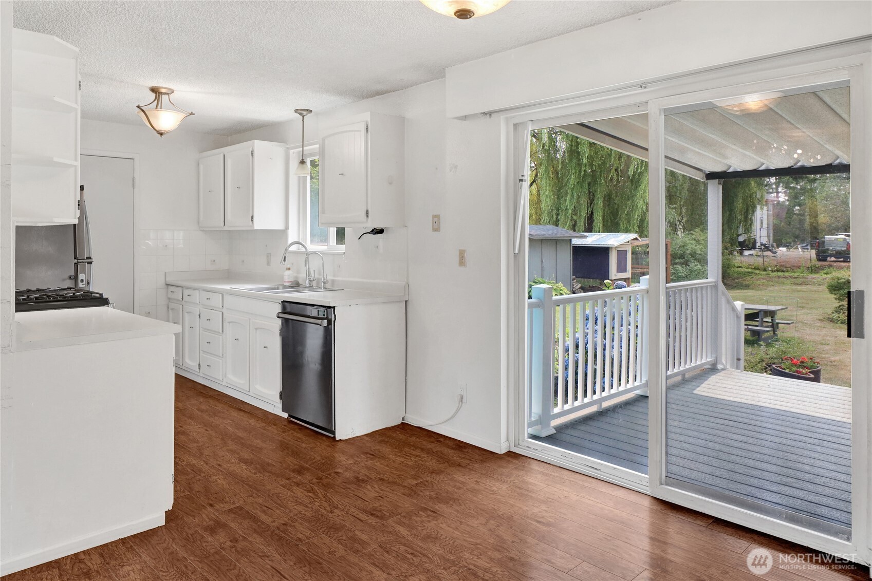 875 Adelia Street Property Photo 10