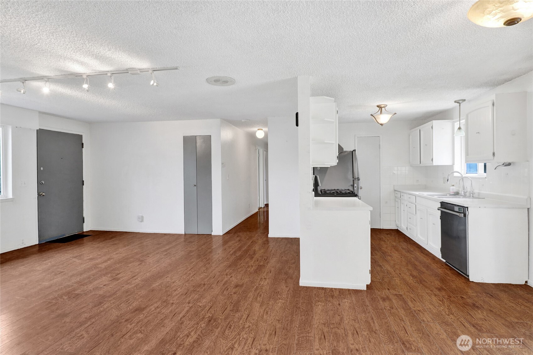 875 Adelia Street Property Photo 13