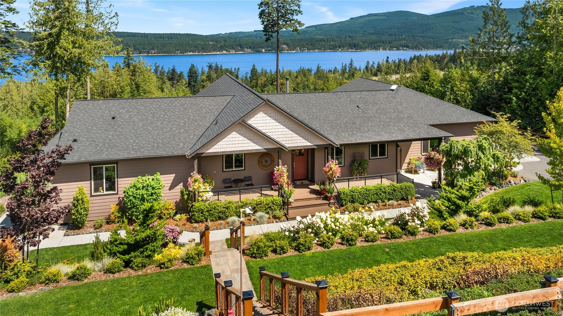 698 Streamside Drive Property Photo 3