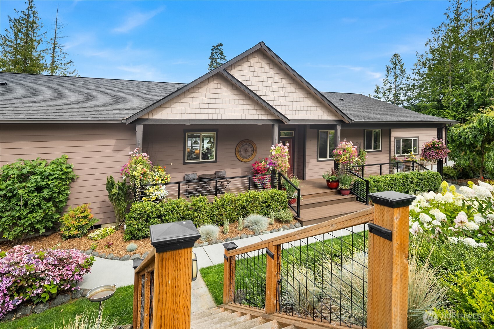 698 Streamside Drive Property Photo 4