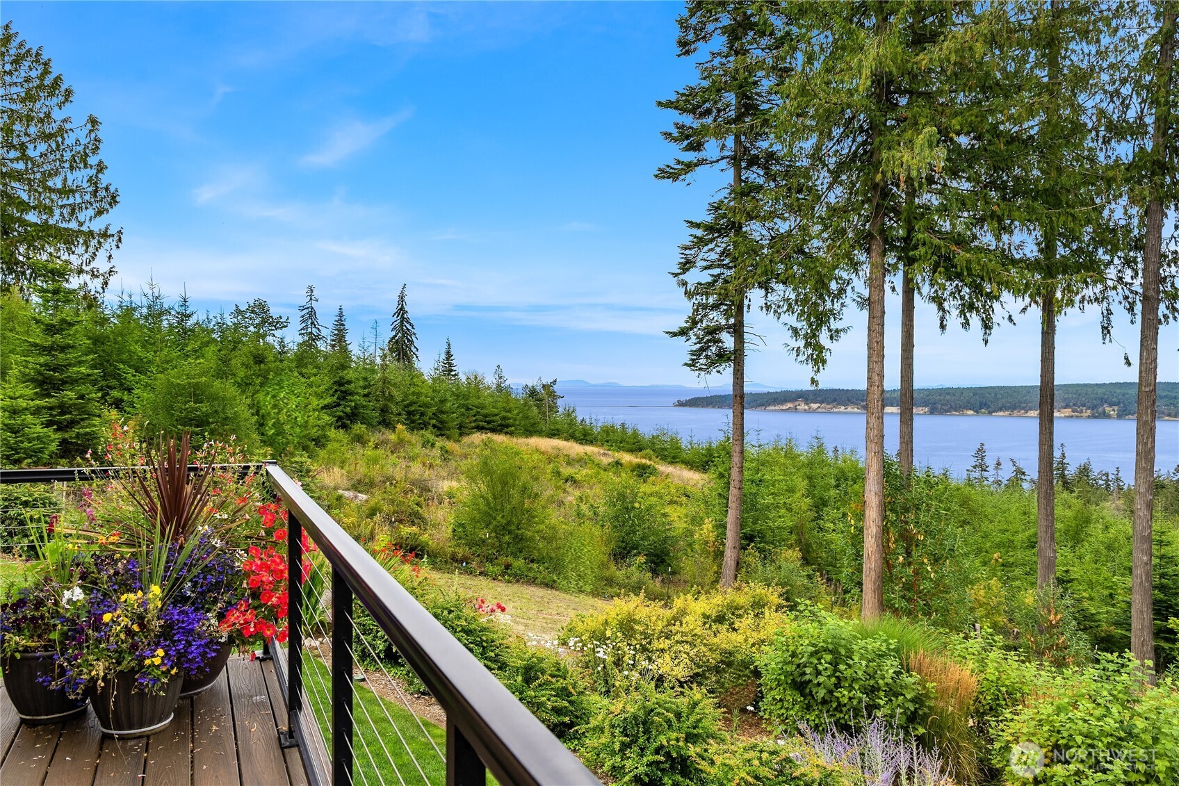 698 Streamside Drive Property Photo 10