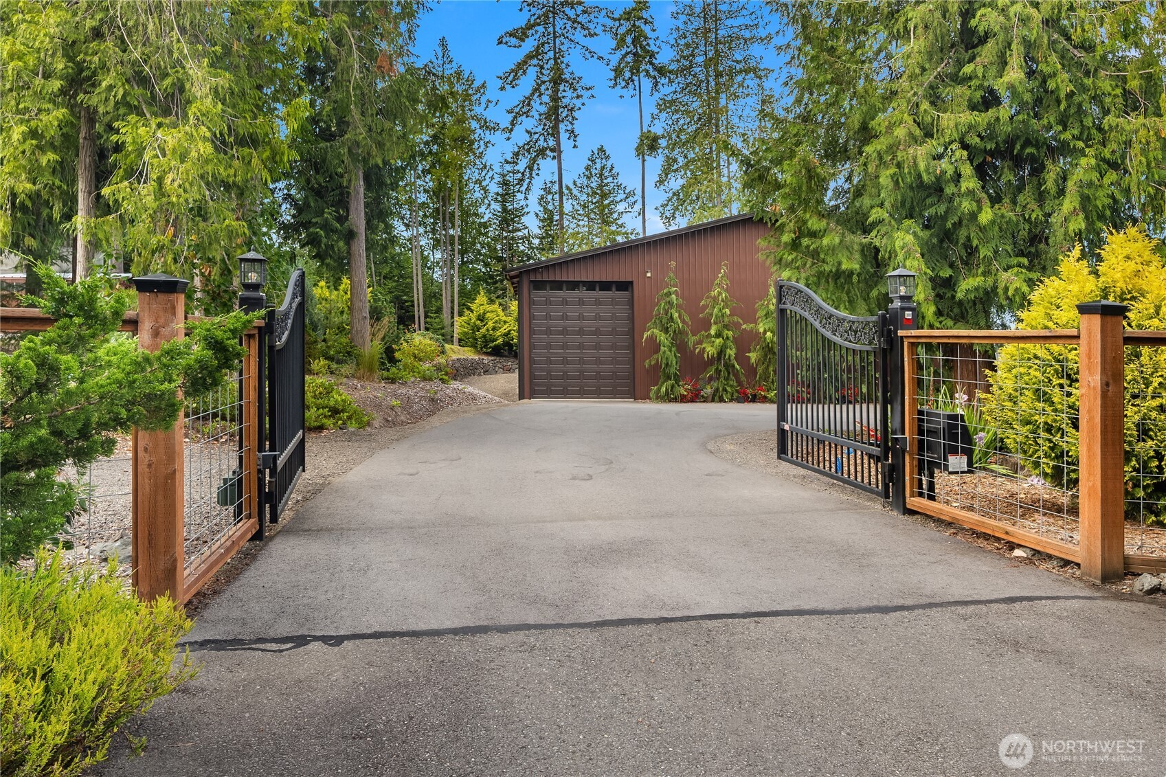 698 Streamside Drive Property Photo 36
