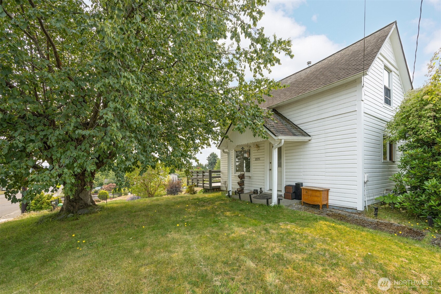 2171 Gardiner Drive Property Photo 2