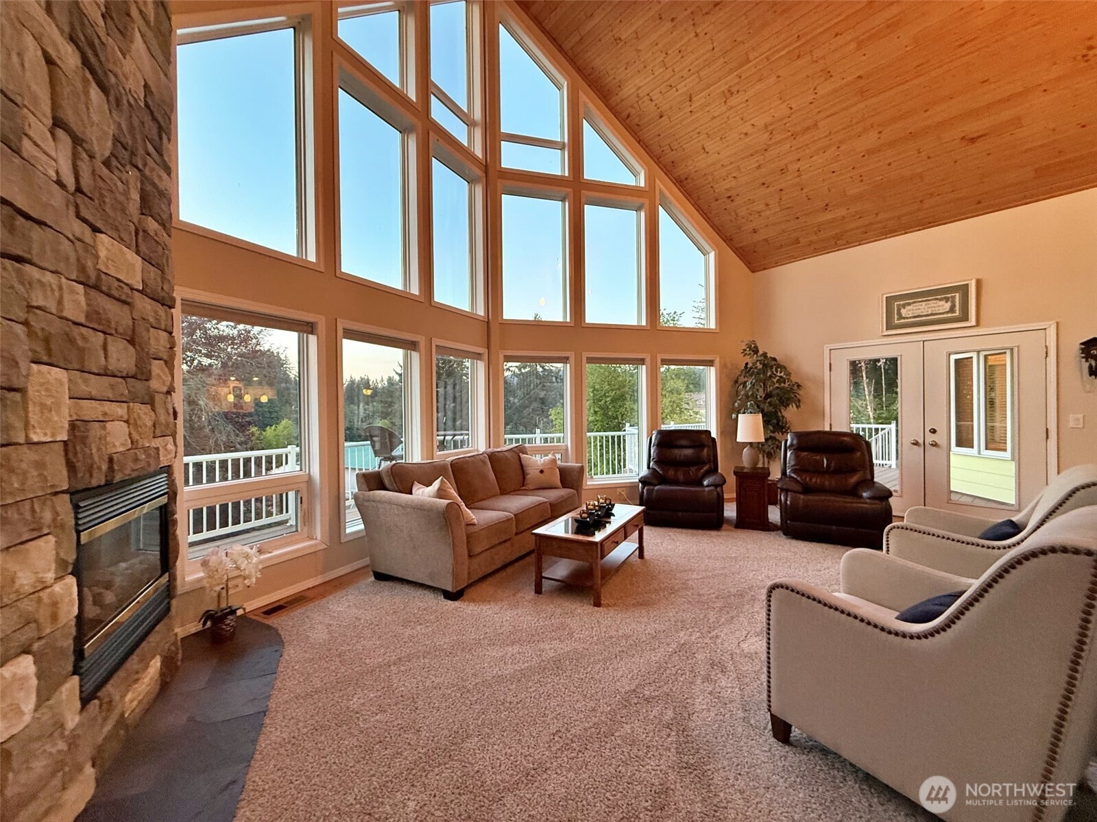103 Lakeside Drive Property Photo 3