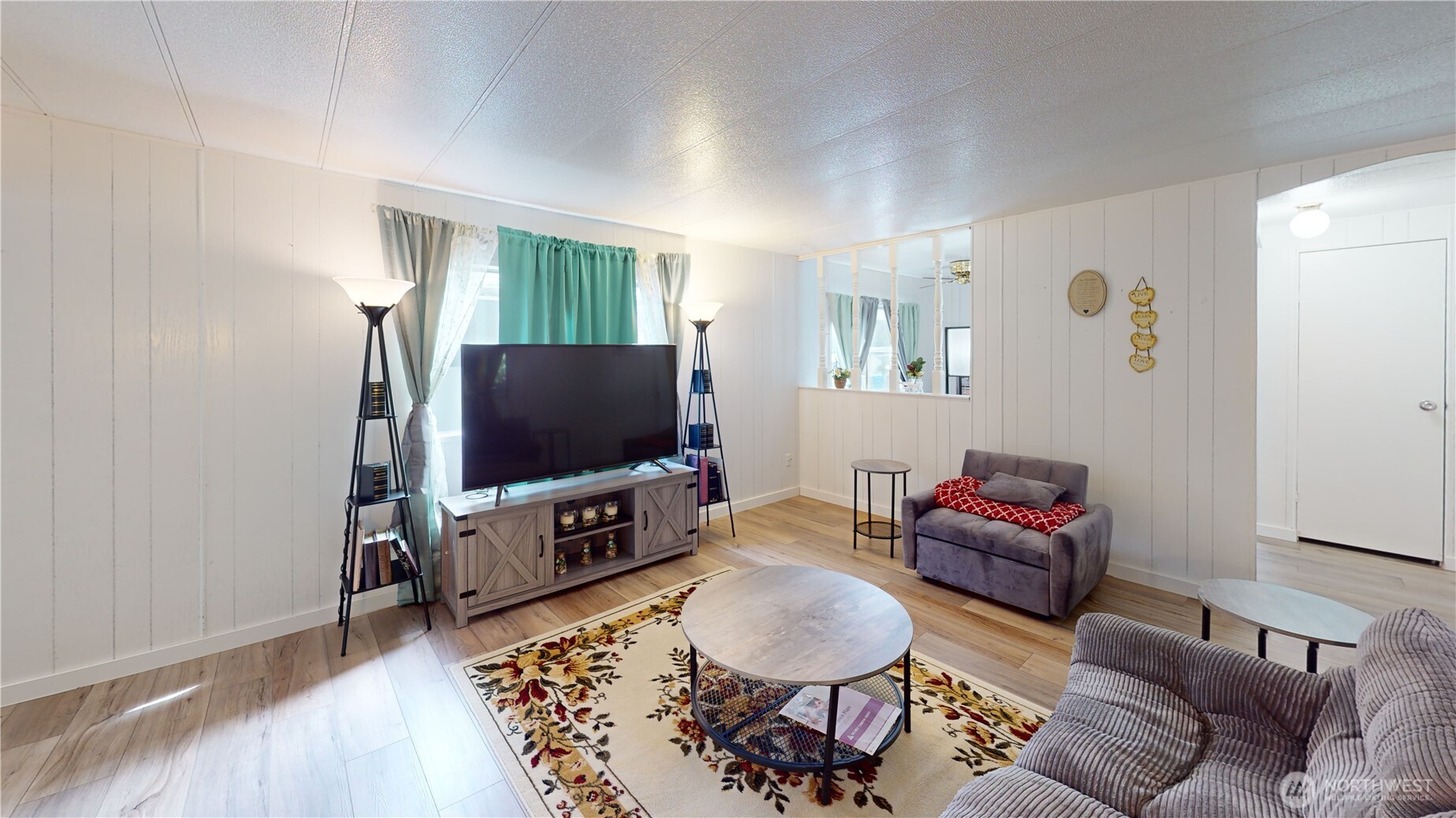 8527 31st Avenue Property Photo 2