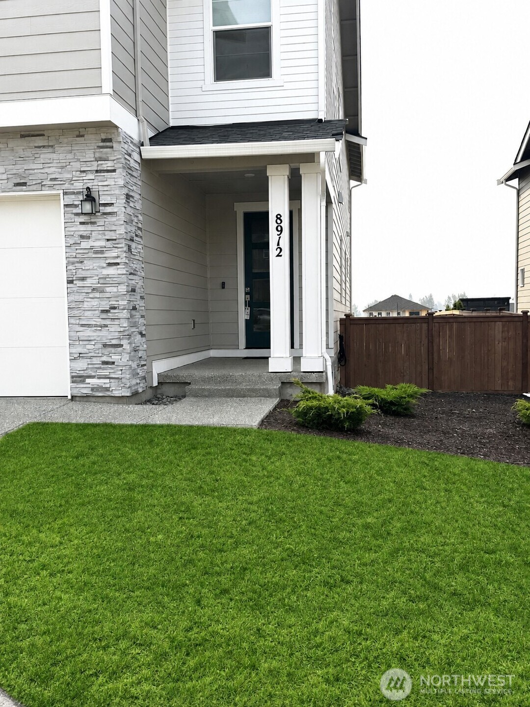 8912 48th Place Ne Property Photo 2