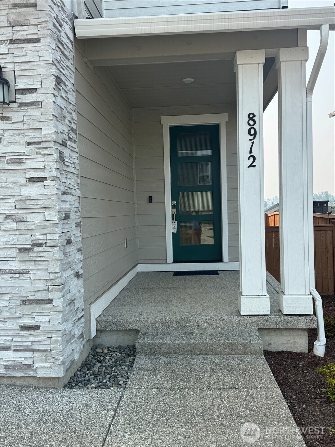 8912 48th Place Ne Property Photo 3