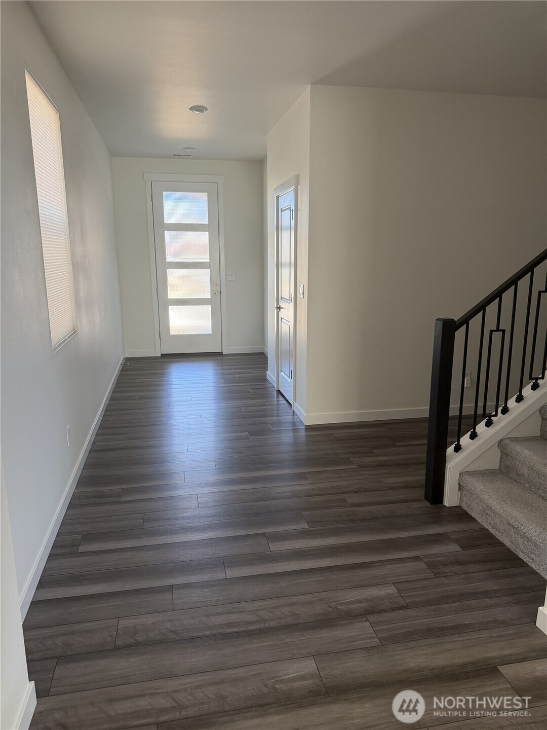 8912 48th Place Ne Property Photo 6