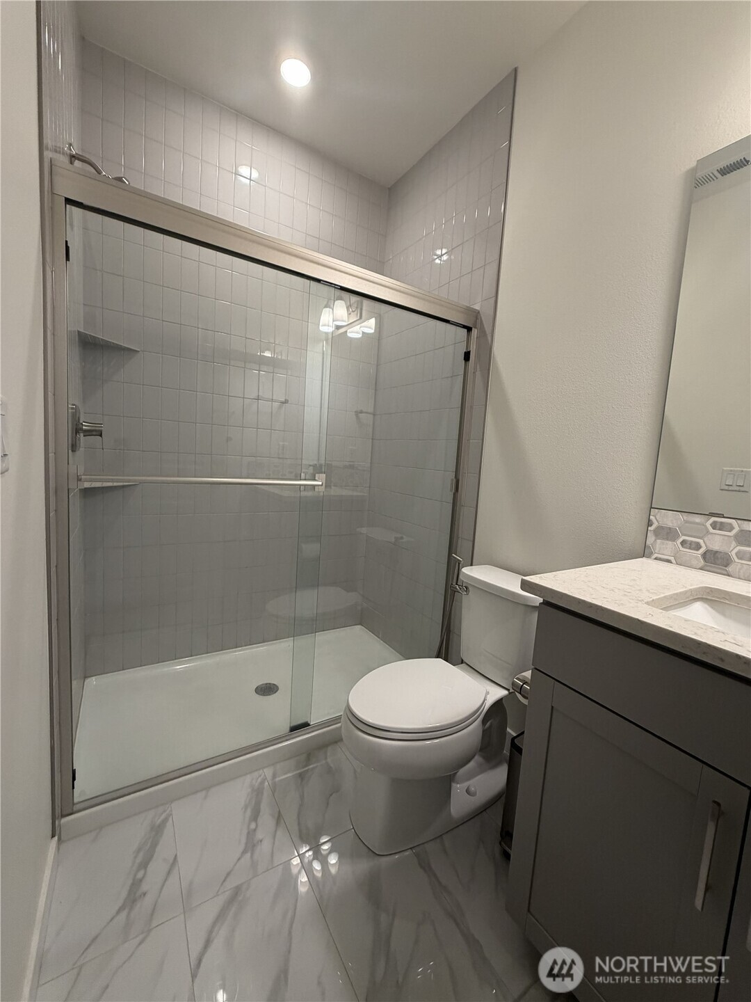 8912 48th Place Ne Property Photo 10