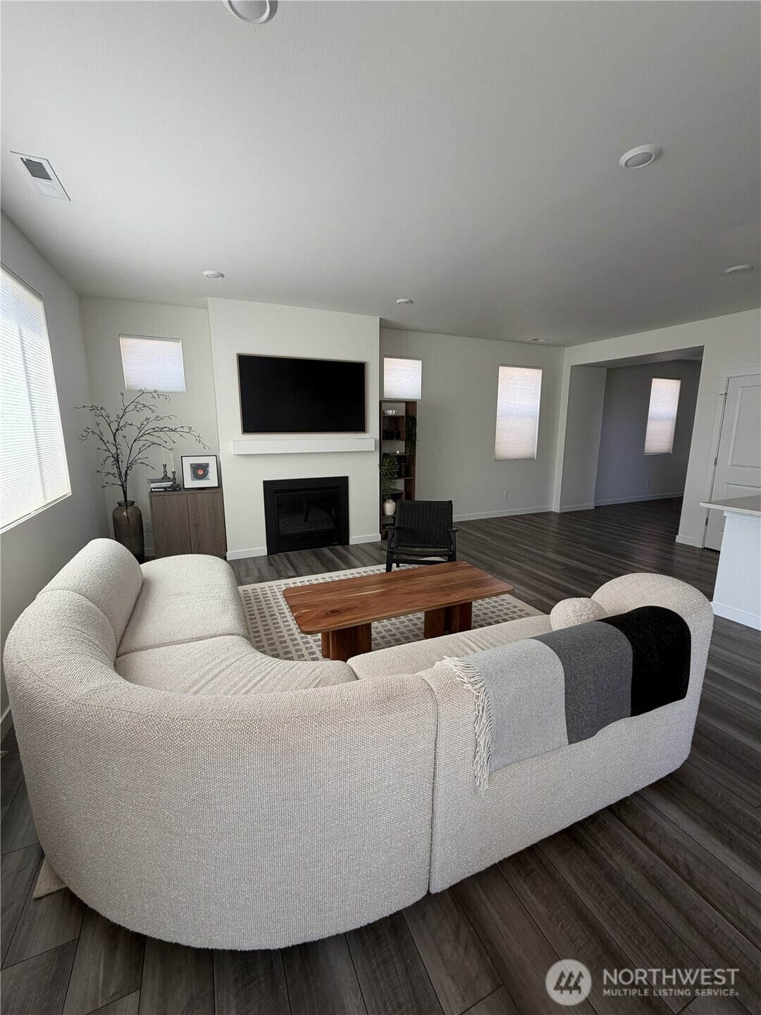8912 48th Place Ne Property Photo 12