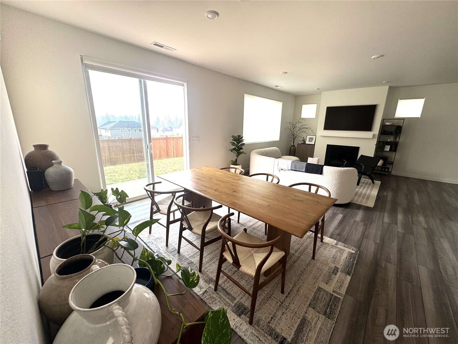 8912 48th Place Ne Property Photo 13
