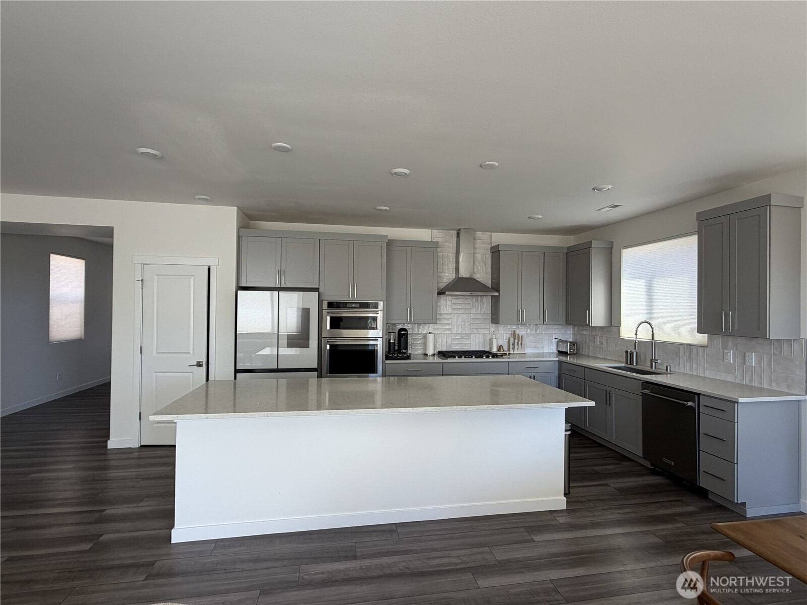 8912 48th Place Ne Property Photo 14