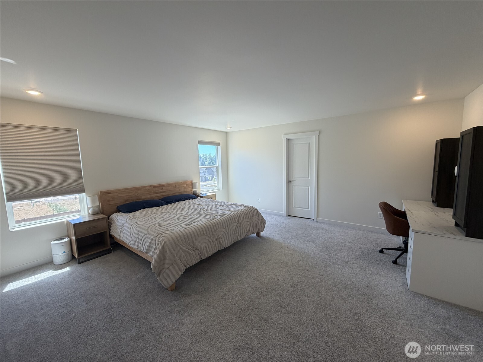 8912 48th Place Ne Property Photo 18