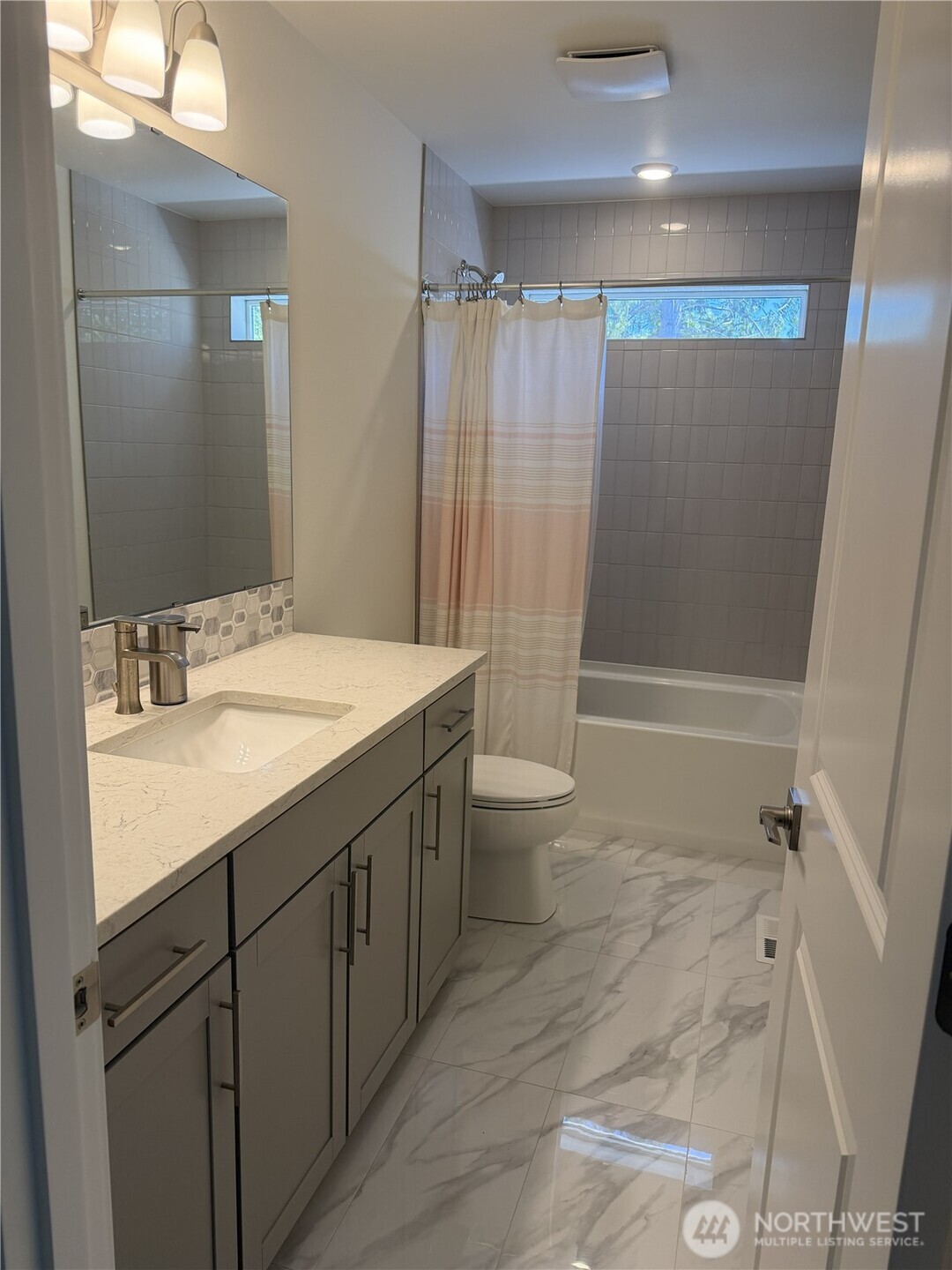 8912 48th Place Ne Property Photo 23