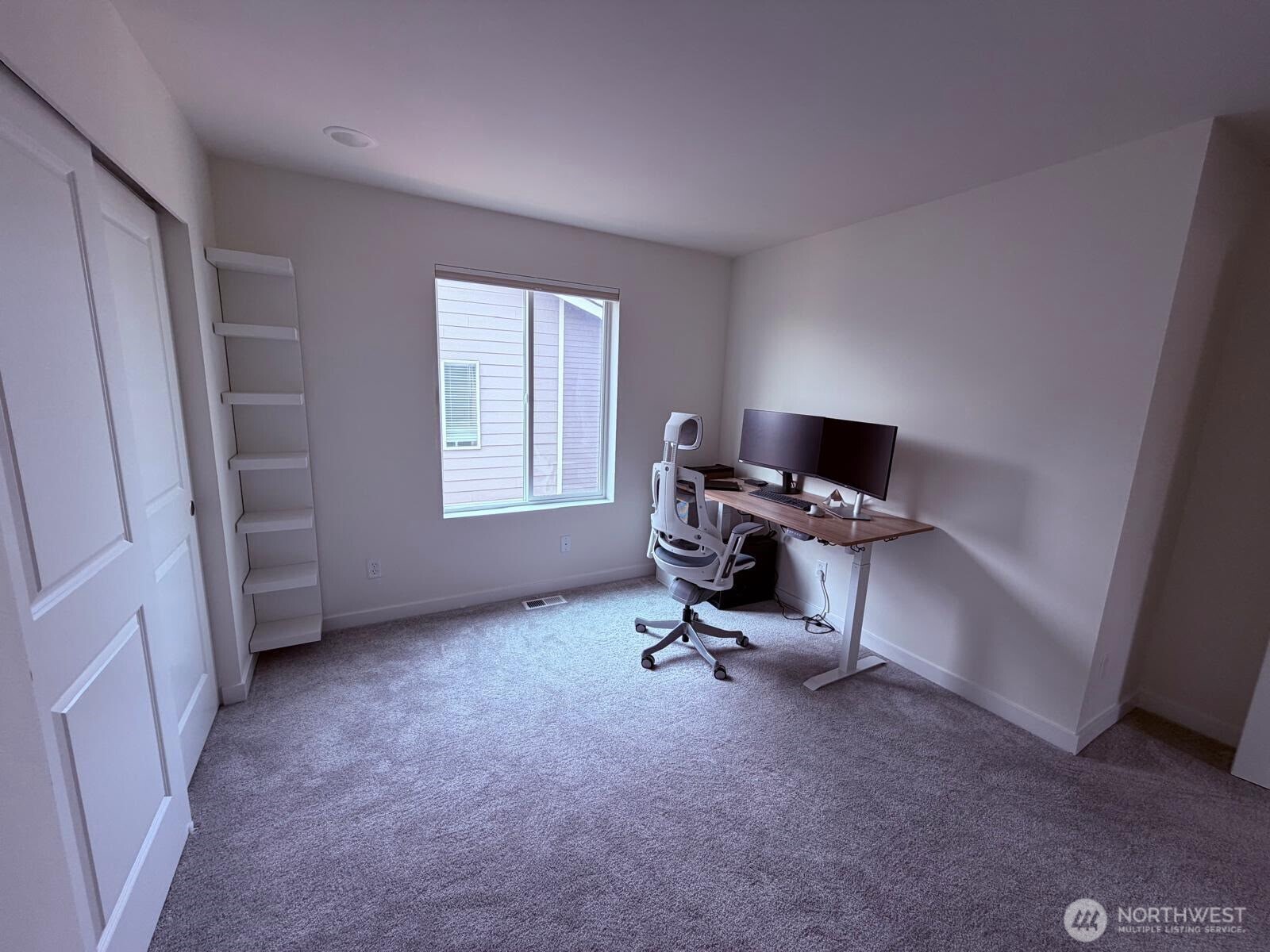8912 48th Place Ne Property Photo 24