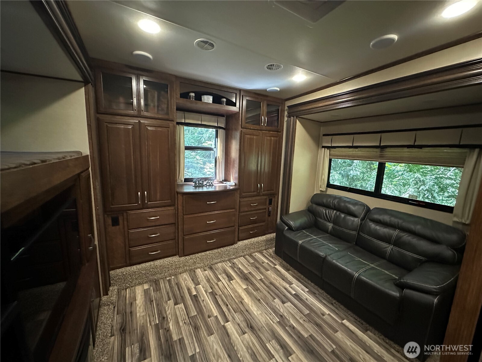 45264 Nesika Trail Property Photo 3