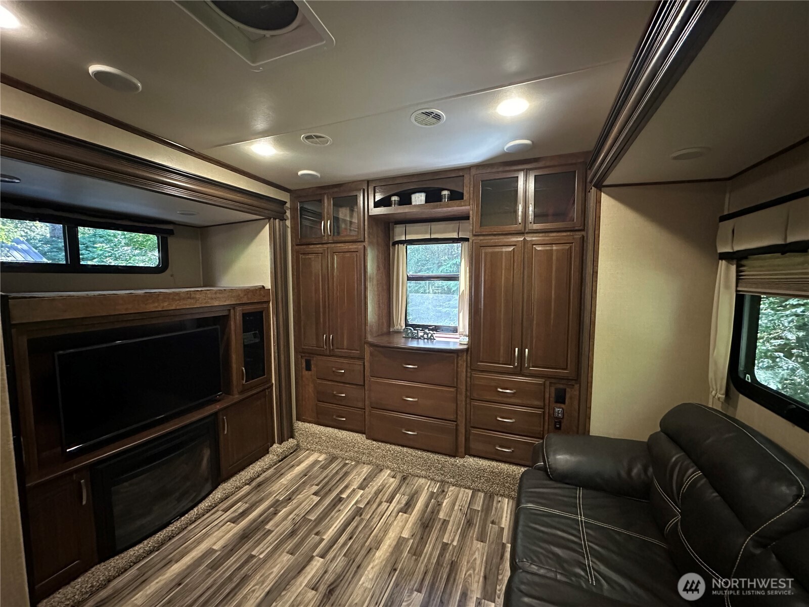45264 Nesika Trail Property Photo 4