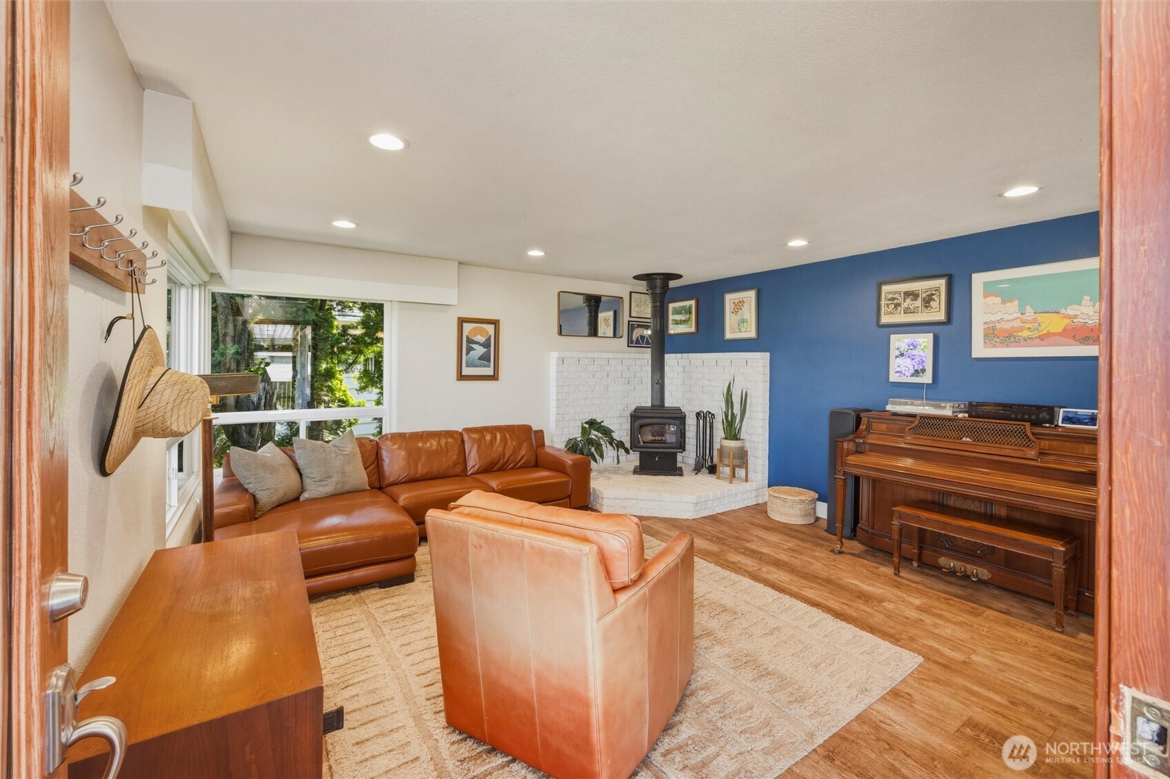 307 Lincoln Street Property Photo 7