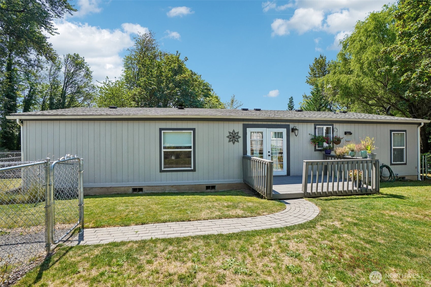 127 Pioneer Avenue Property Photo 4