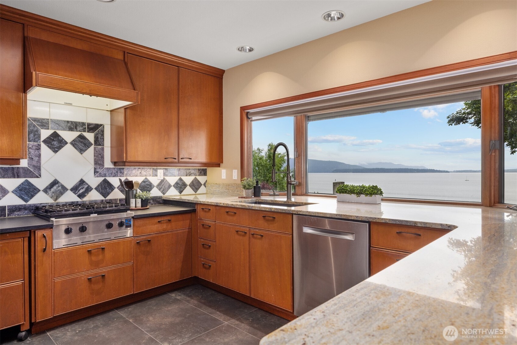24 Shorewood Drive Property Photo 14