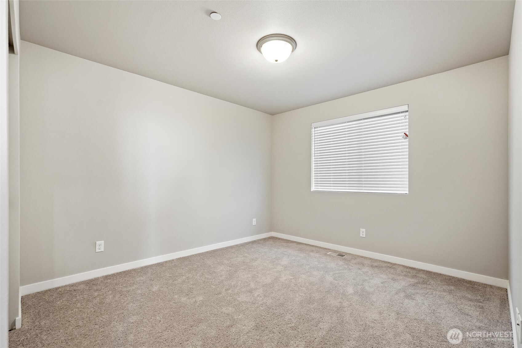 7713 92nd Place Property Photo 25