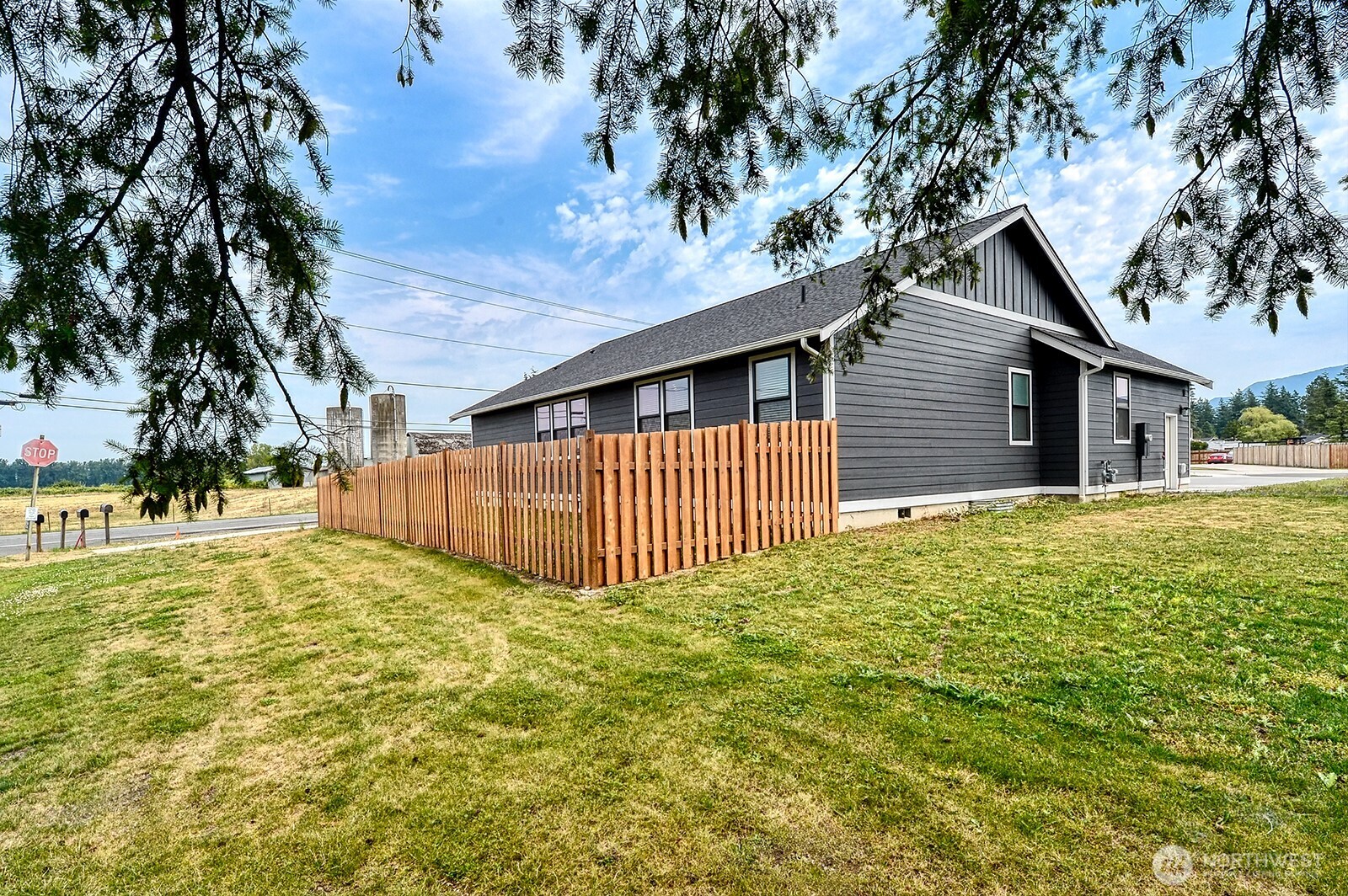 1112 Falcon Court Property Photo 8