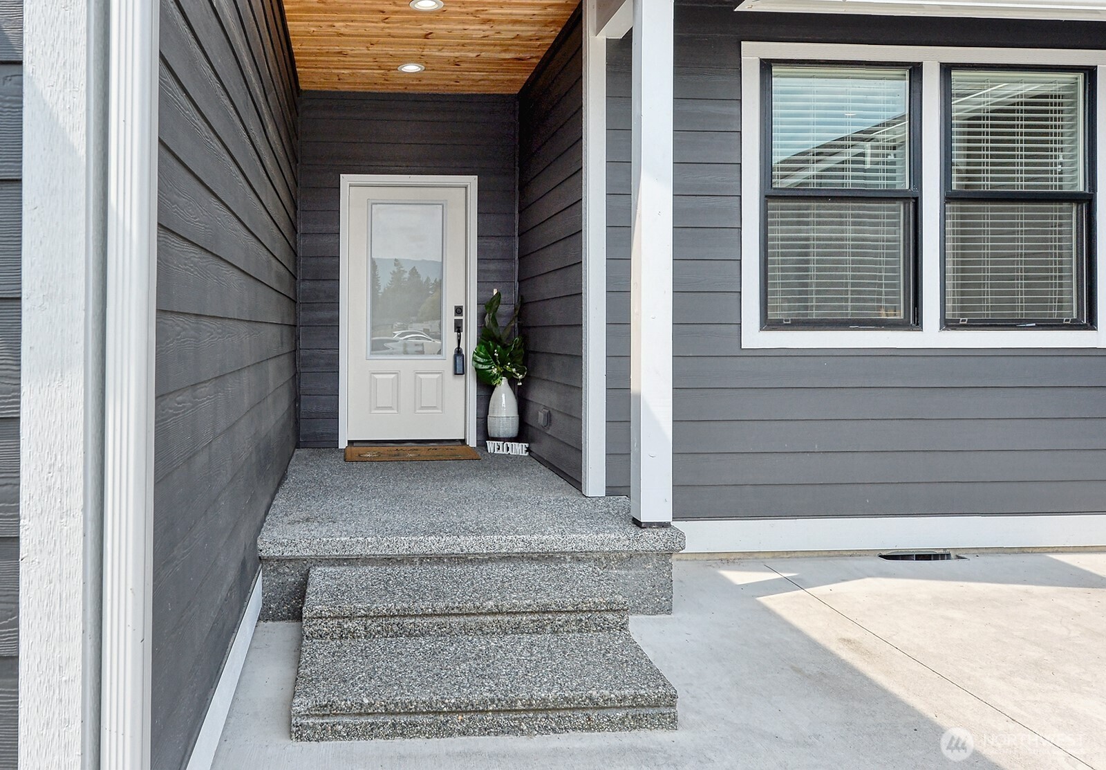 1112 Falcon Court Property Photo 10