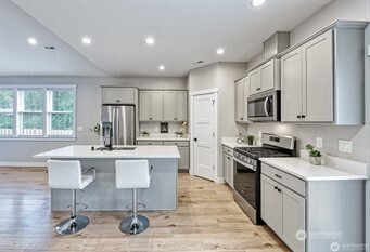 1112 Falcon Court Property Photo 15