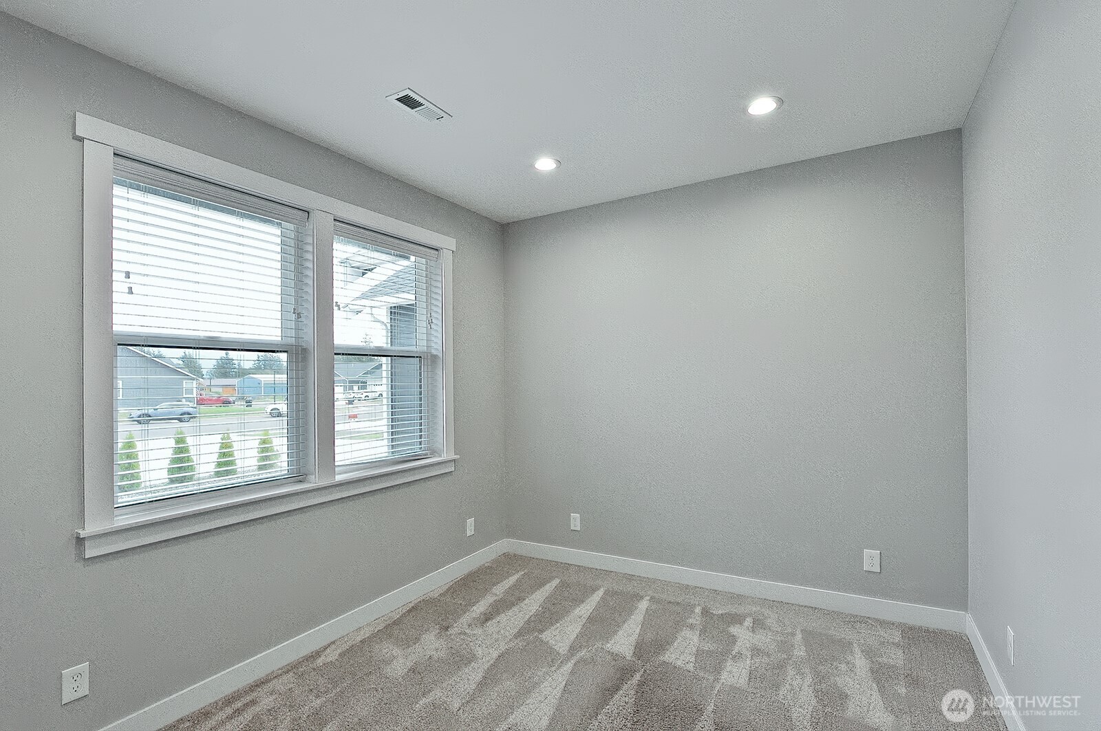 1112 Falcon Court Property Photo 16