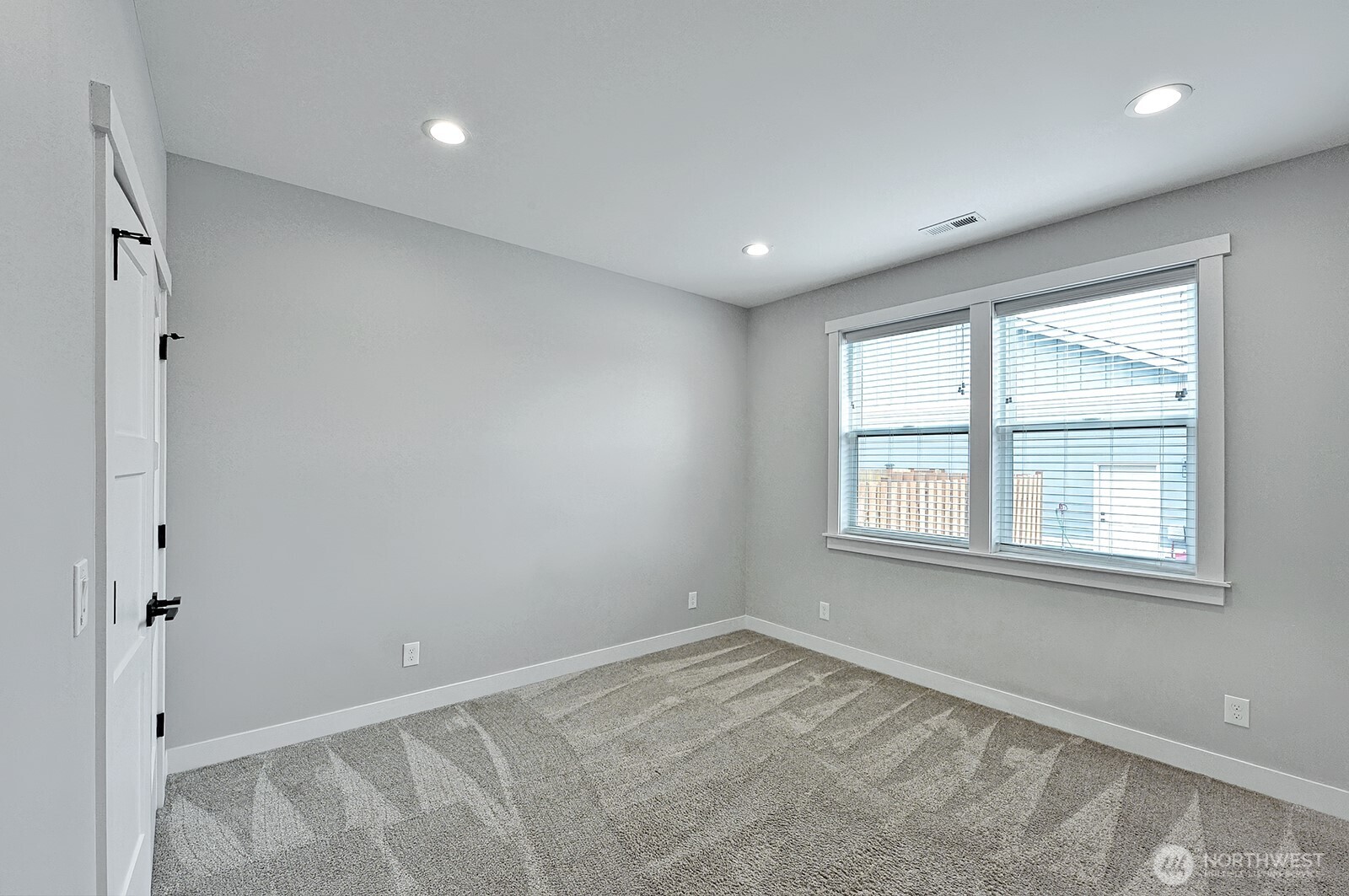 1112 Falcon Court Property Photo 17