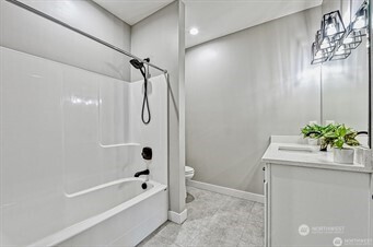 1112 Falcon Court Property Photo 18