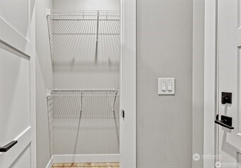 1112 Falcon Court Property Photo 23