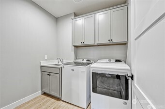 1112 Falcon Court Property Photo 24