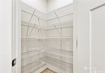 1112 Falcon Court Property Photo 26