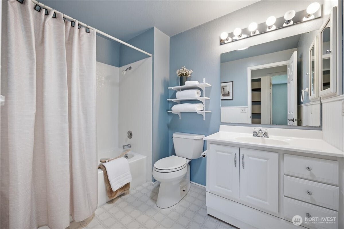 5915 W Victoria Ave Property Photo 13