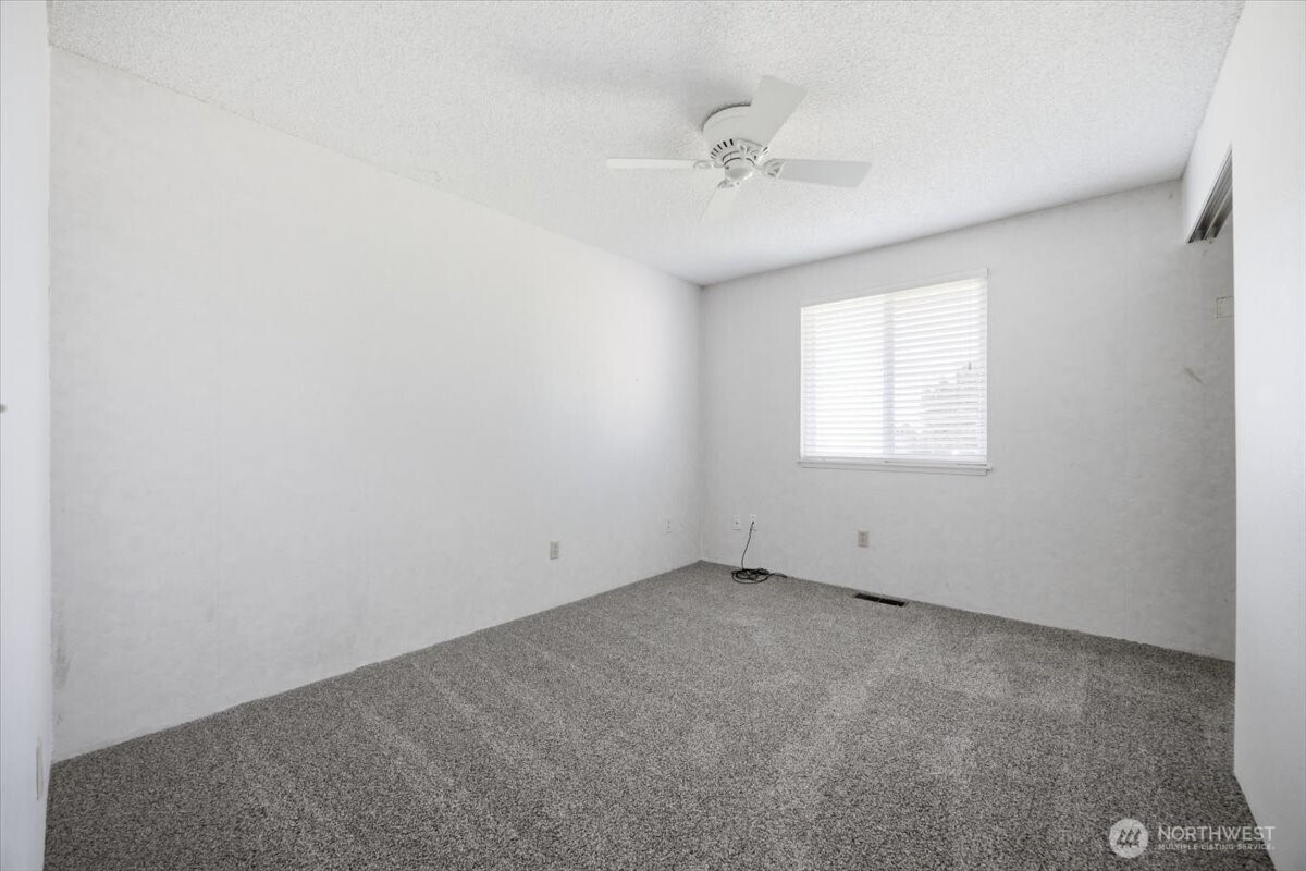 5915 W Victoria Ave Property Photo 14
