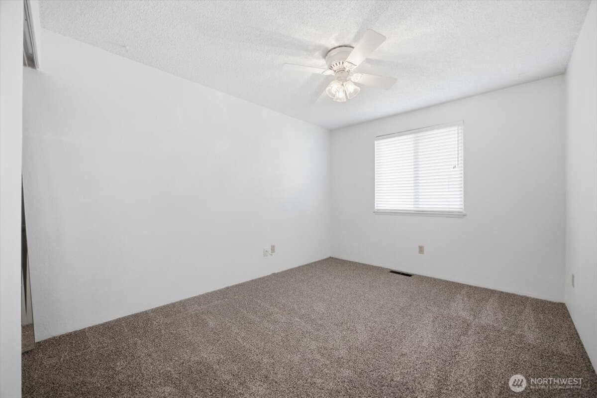 5915 W Victoria Ave Property Photo 15