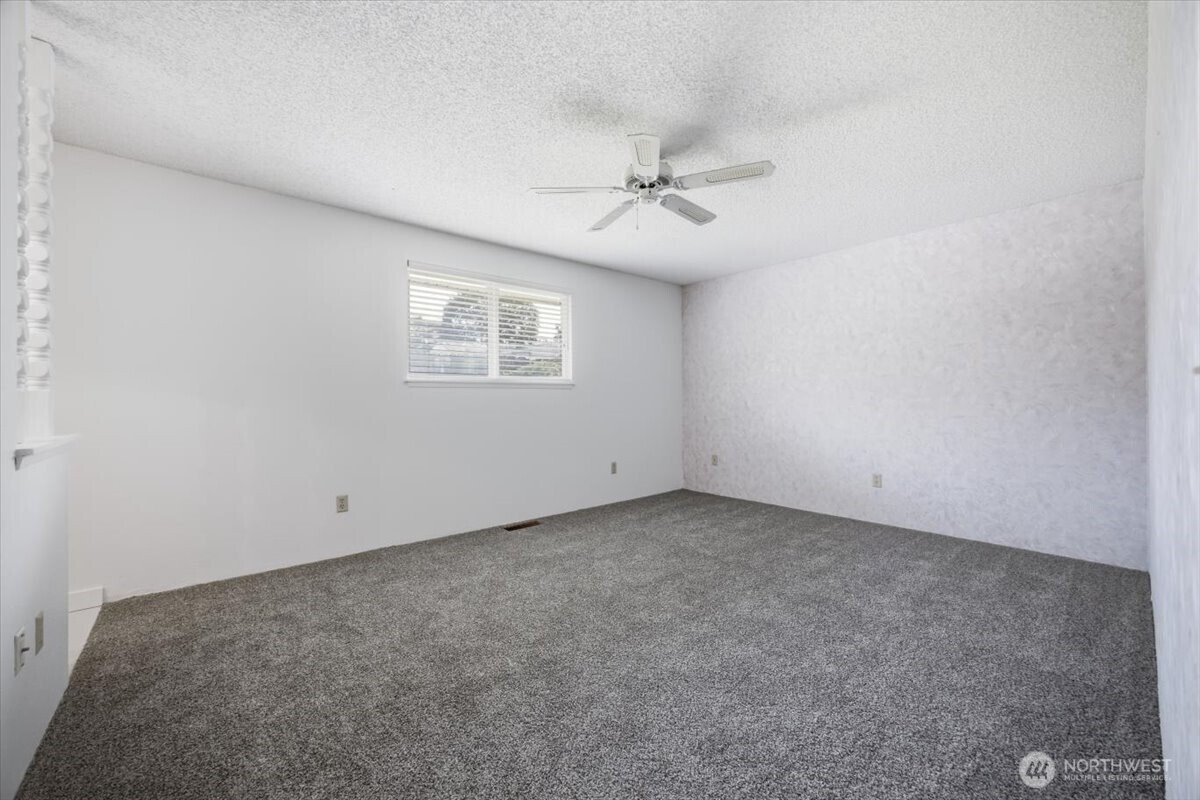 5915 W Victoria Ave Property Photo 16
