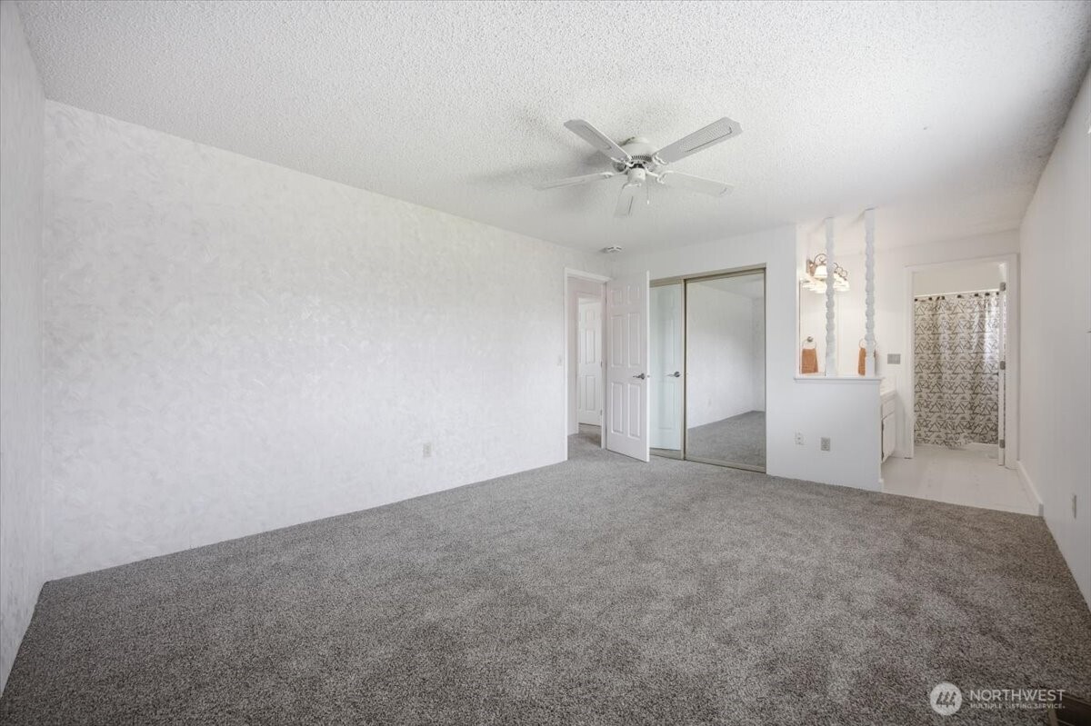 5915 W Victoria Ave Property Photo 17