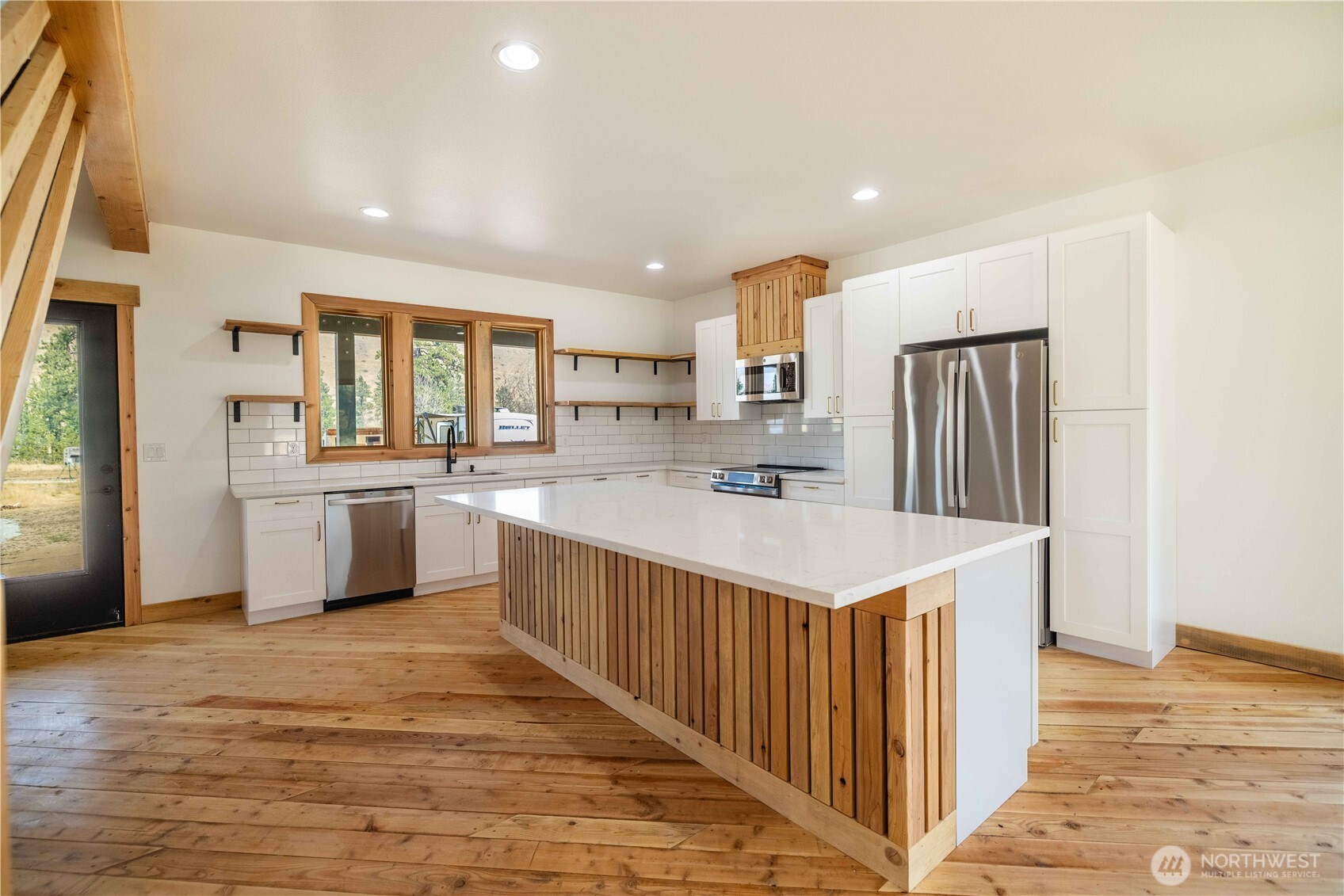 196 Gold Creek Loop Road Property Photo 9