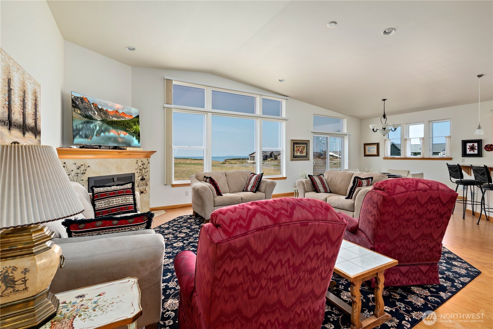 645 Monterey Avenue Property Photo 8