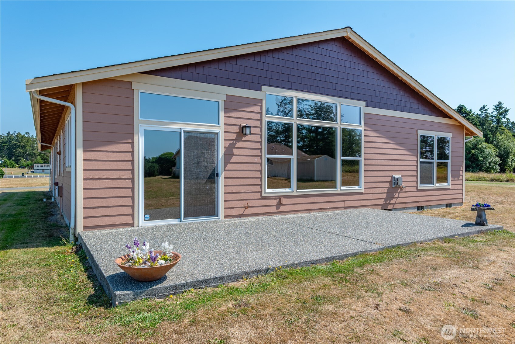 645 Monterey Avenue Property Photo 35