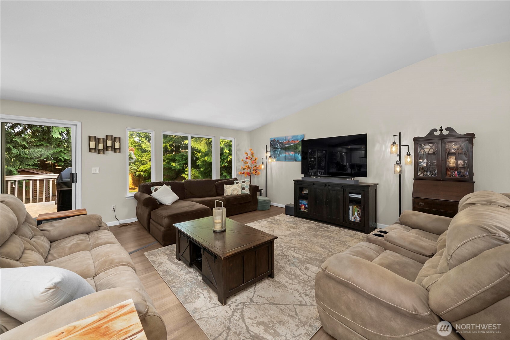 26704 Ne Comegys Street Property Photo 3