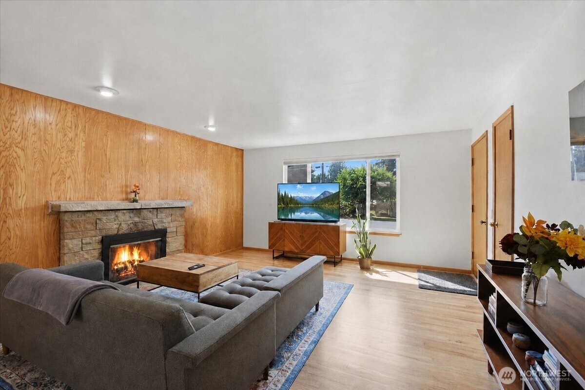 20621 78th Place Property Photo 4
