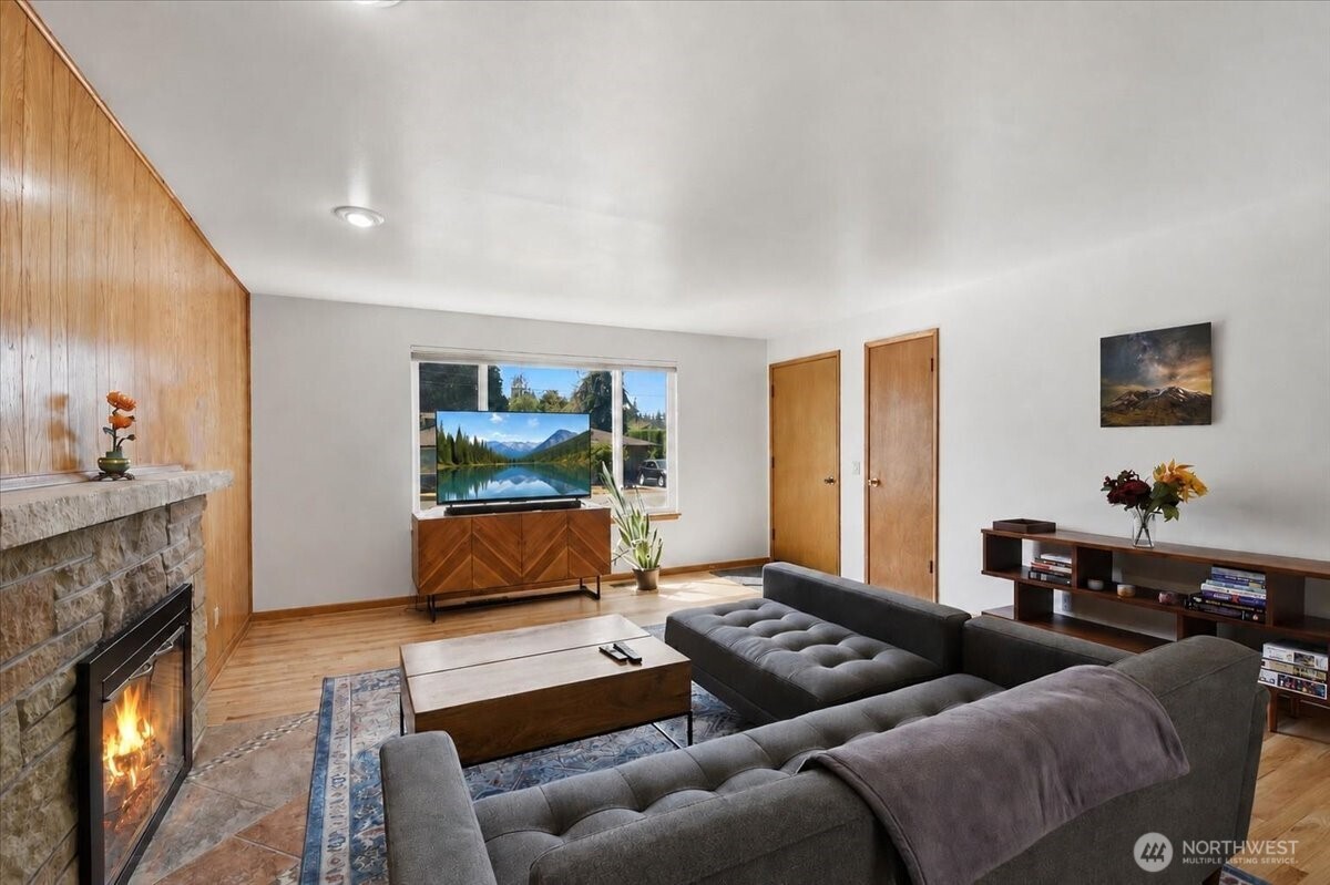 20621 78th Place Property Photo 5