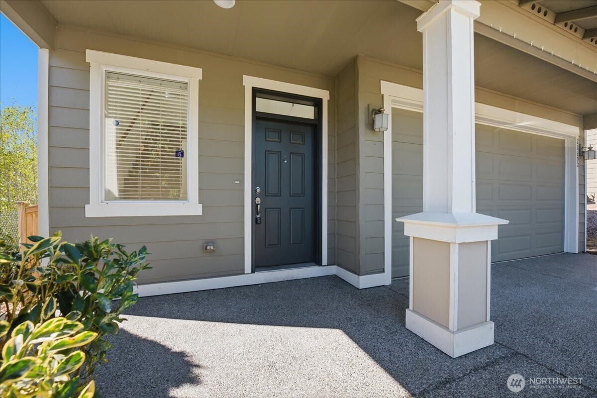 21602 Nw Monterey Loop Property Photo 2