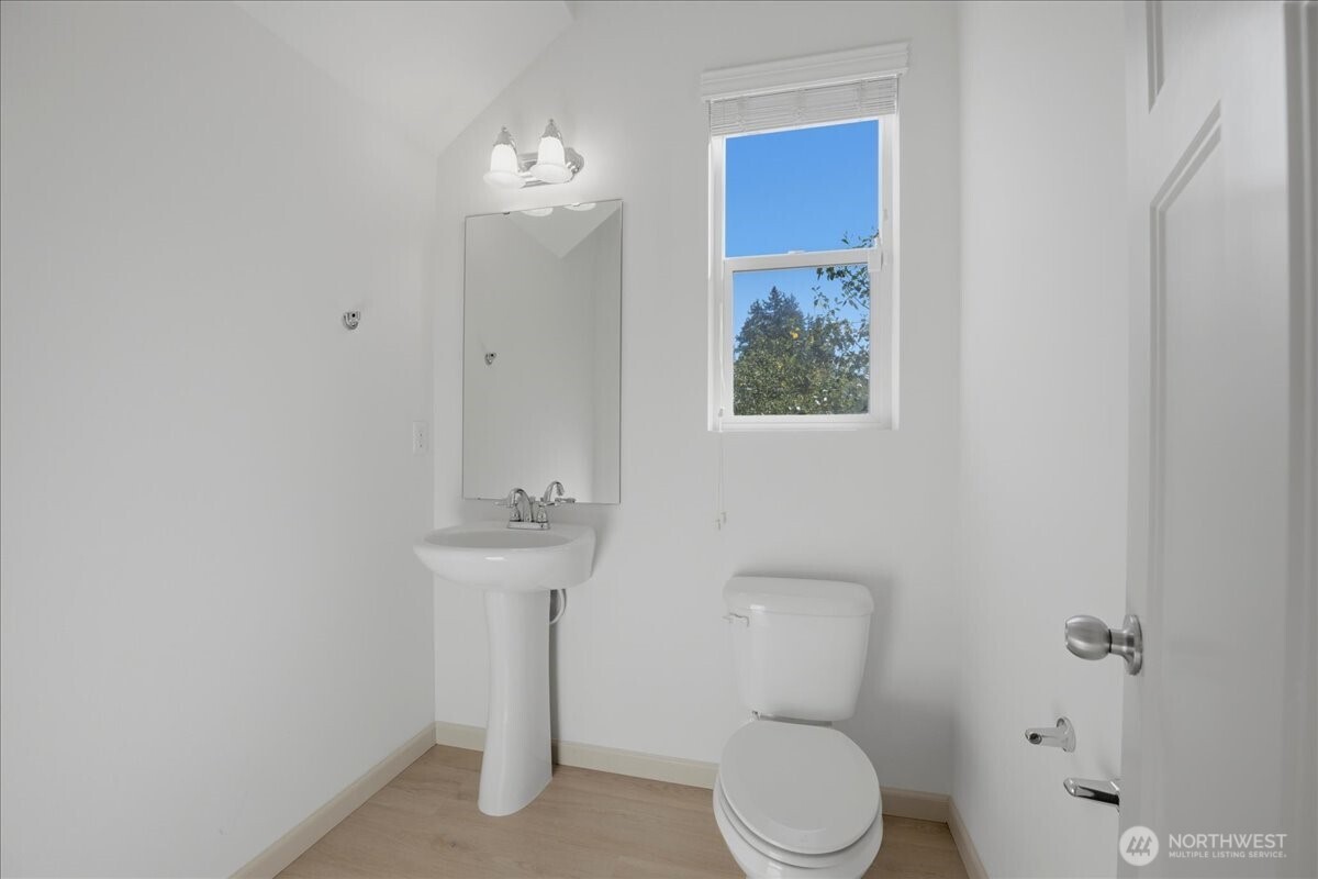 21602 Nw Monterey Loop Property Photo 4